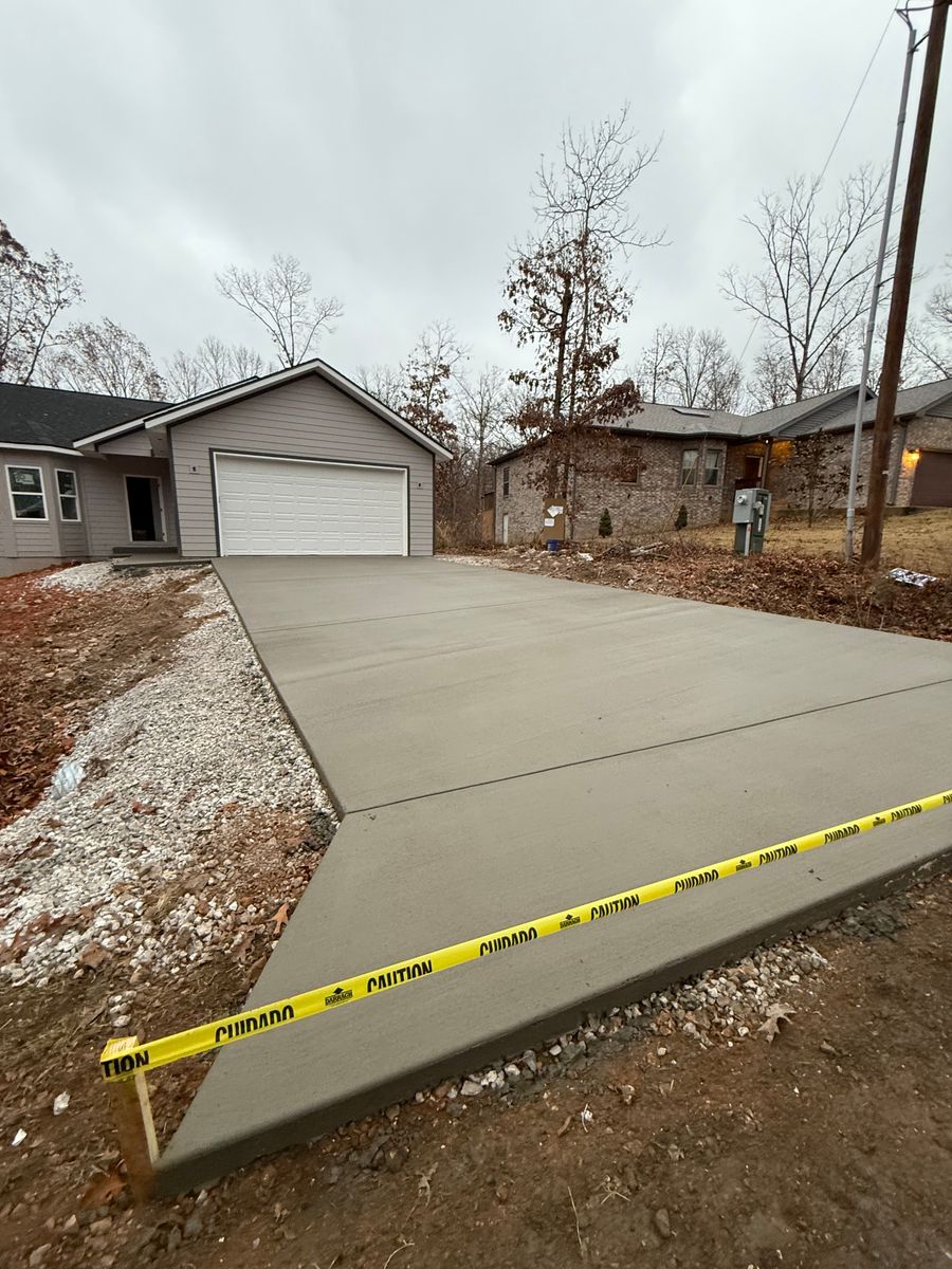 Driveways for Modern Concrete LLC in Lowell, AR