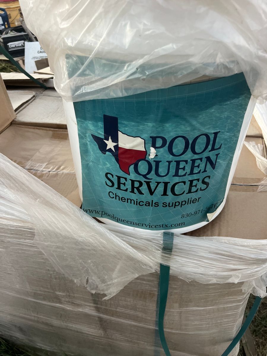 Pool Maintenance for Pool Queen Services in Del Rio, TX
