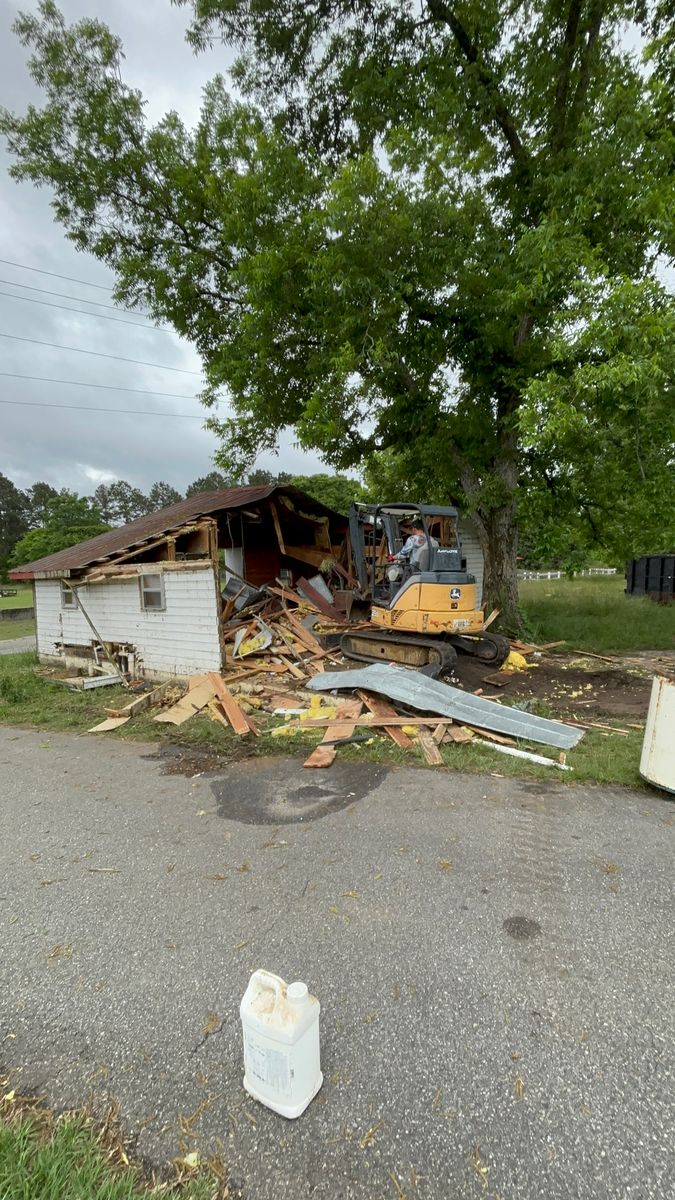 Residential Demolition for Mendoza Demolition Group in Unadilla, GA
