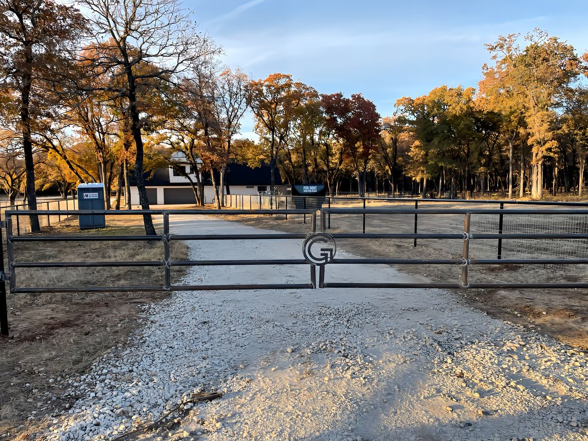 Custom Gates for Leatherneck Welding, LLC in Gainesville, TX