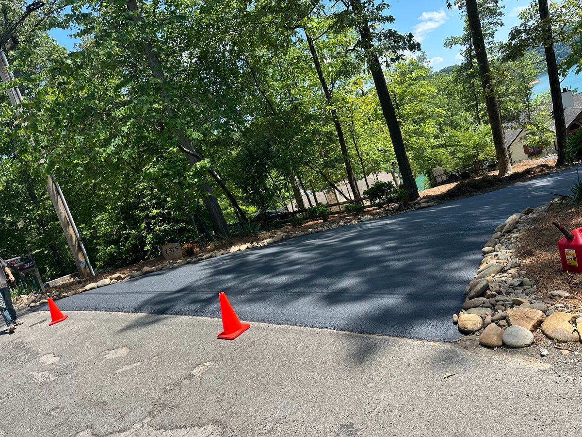 Asphalt Paving for Metzler Paving and Sealcoating LLC in Jacksboro, TN