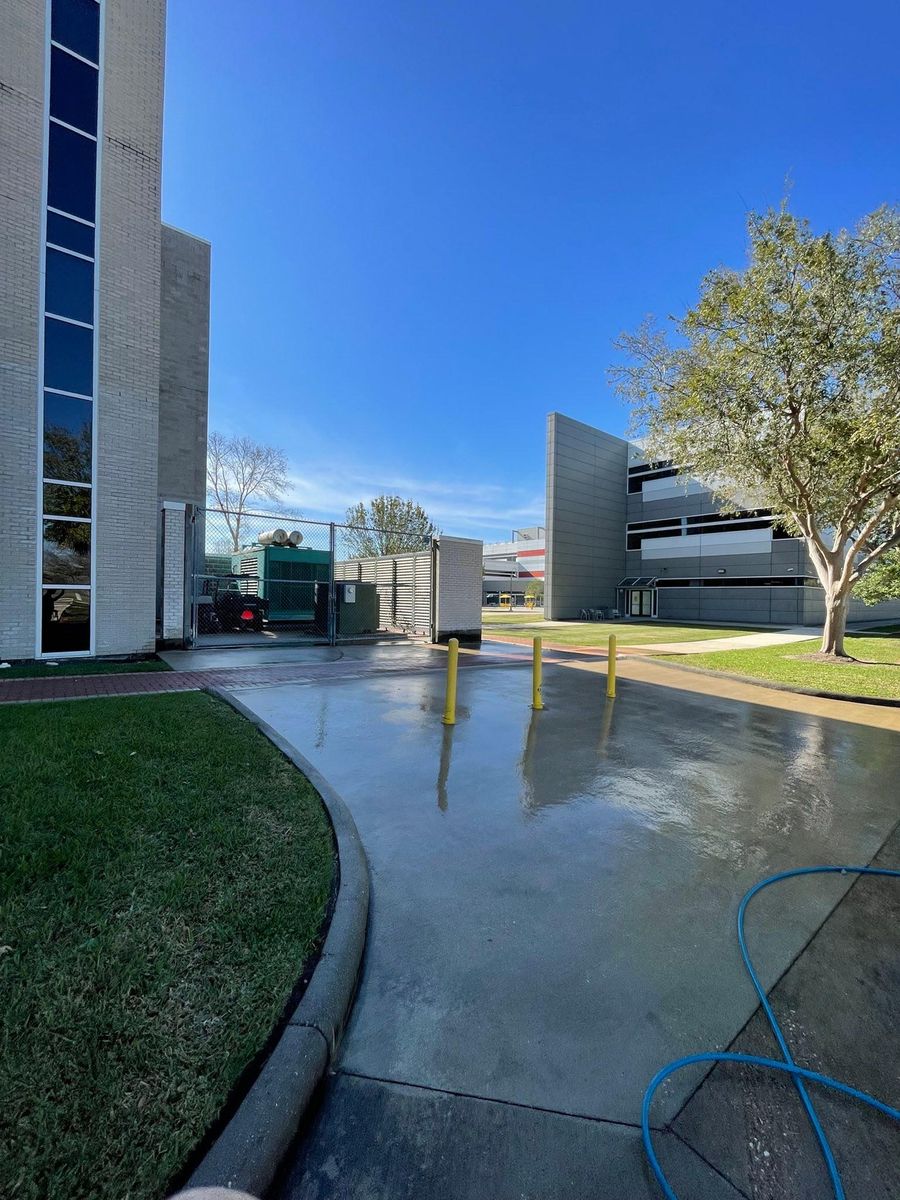 Commercial Cleaning for E&E Pressure Washing Service, L.L.C. in Houston, TX