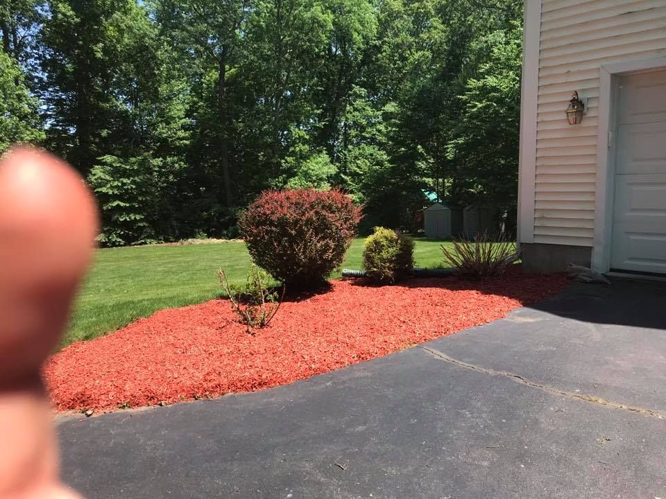 Mulch Installation for Smittys Property Maintenance LLC in Wethersfield, Connecticut