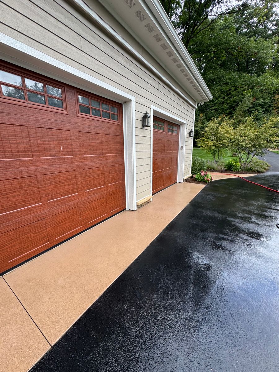 Driveway & Sidewalk Cleaning for Fresh Water Pressure Washing & Services LLC in Traverse City, MI