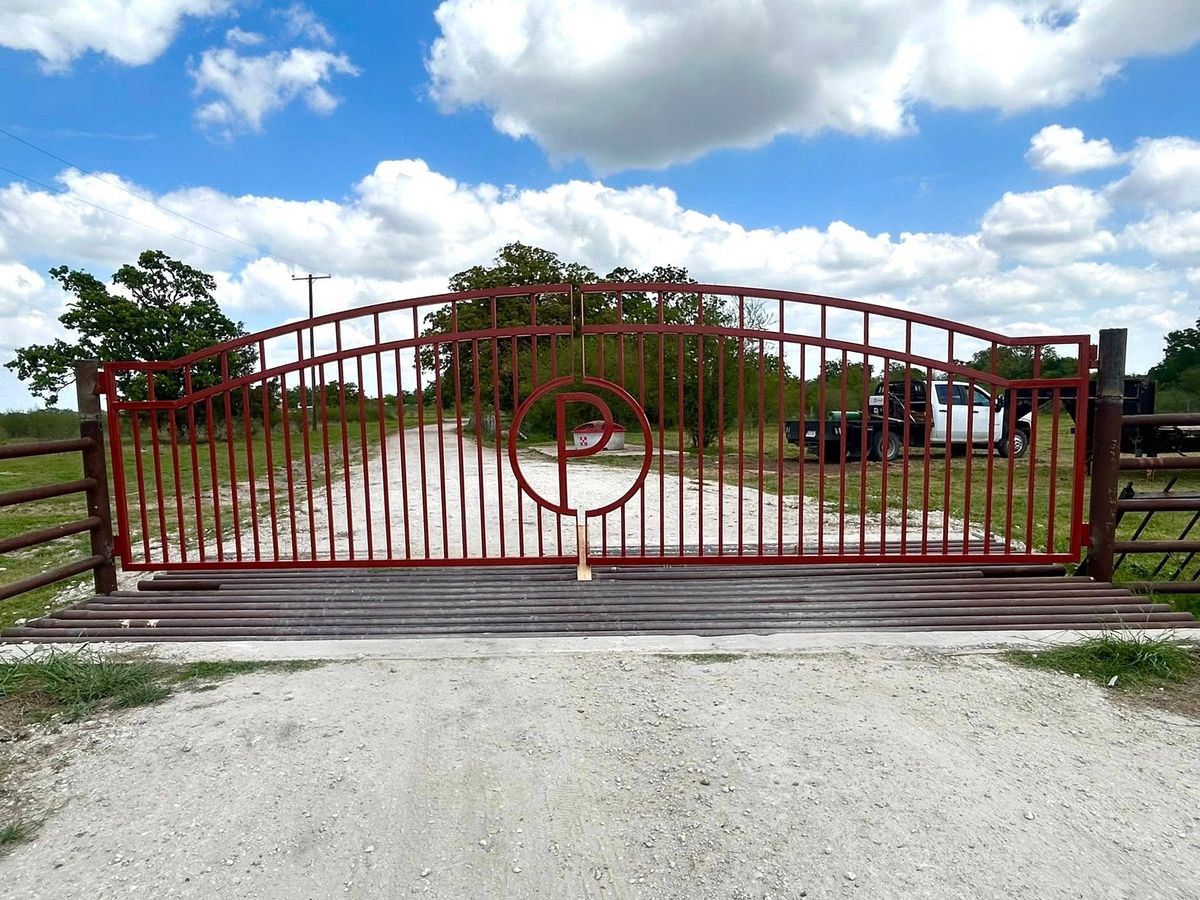 Custom Entrances for 5-7 Fencing & Construction in Madisonville, TX