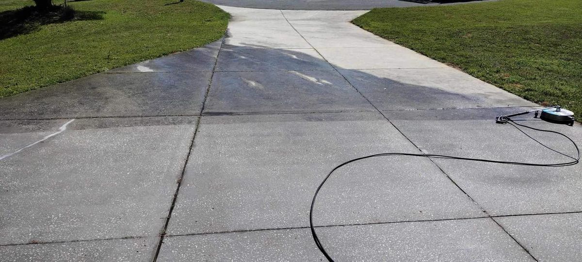 Softwashing for Right Choice Lawn Care in Brooksville, FL
