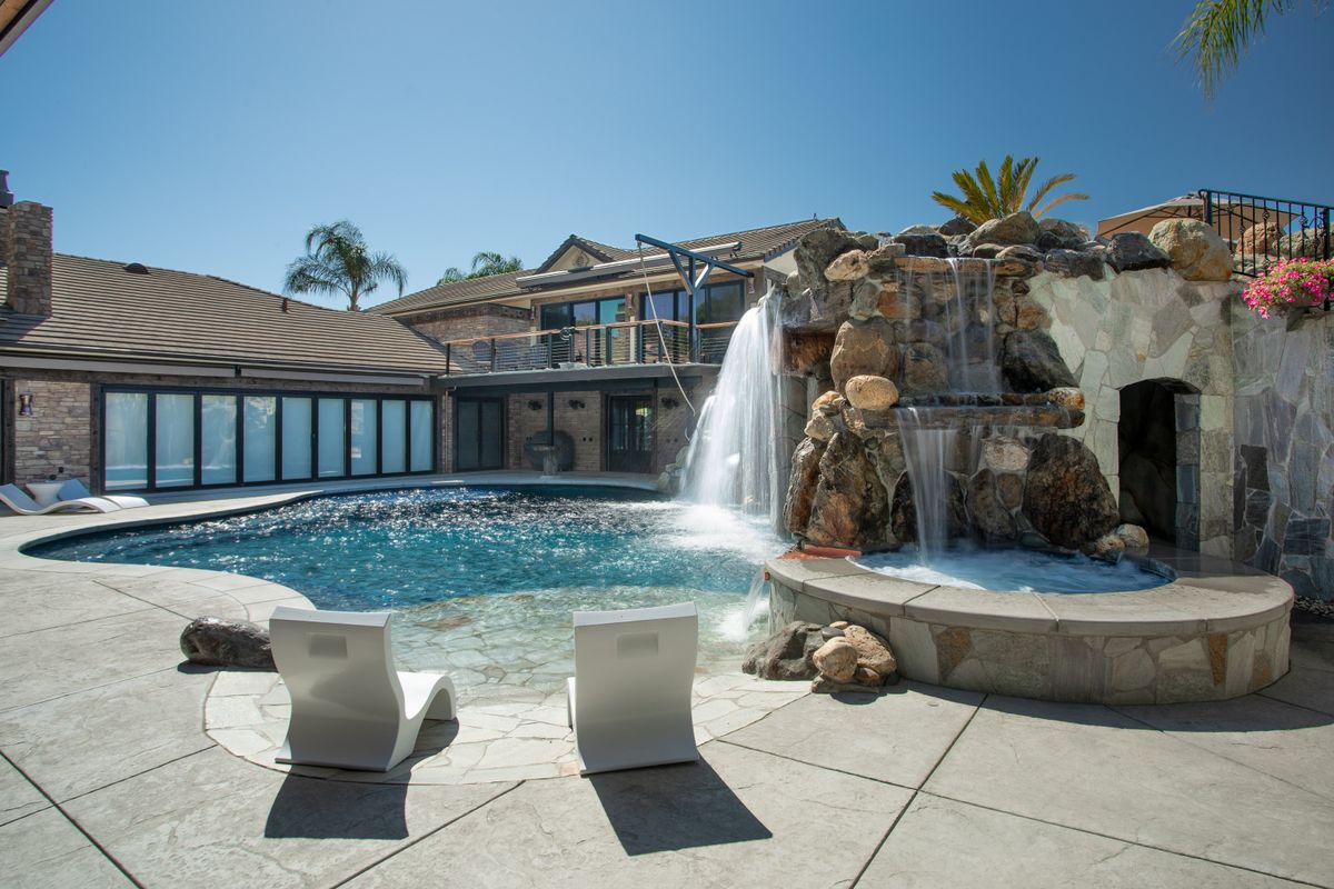 Custom Pool Construction for Western Pools Inc in Marysville, CA