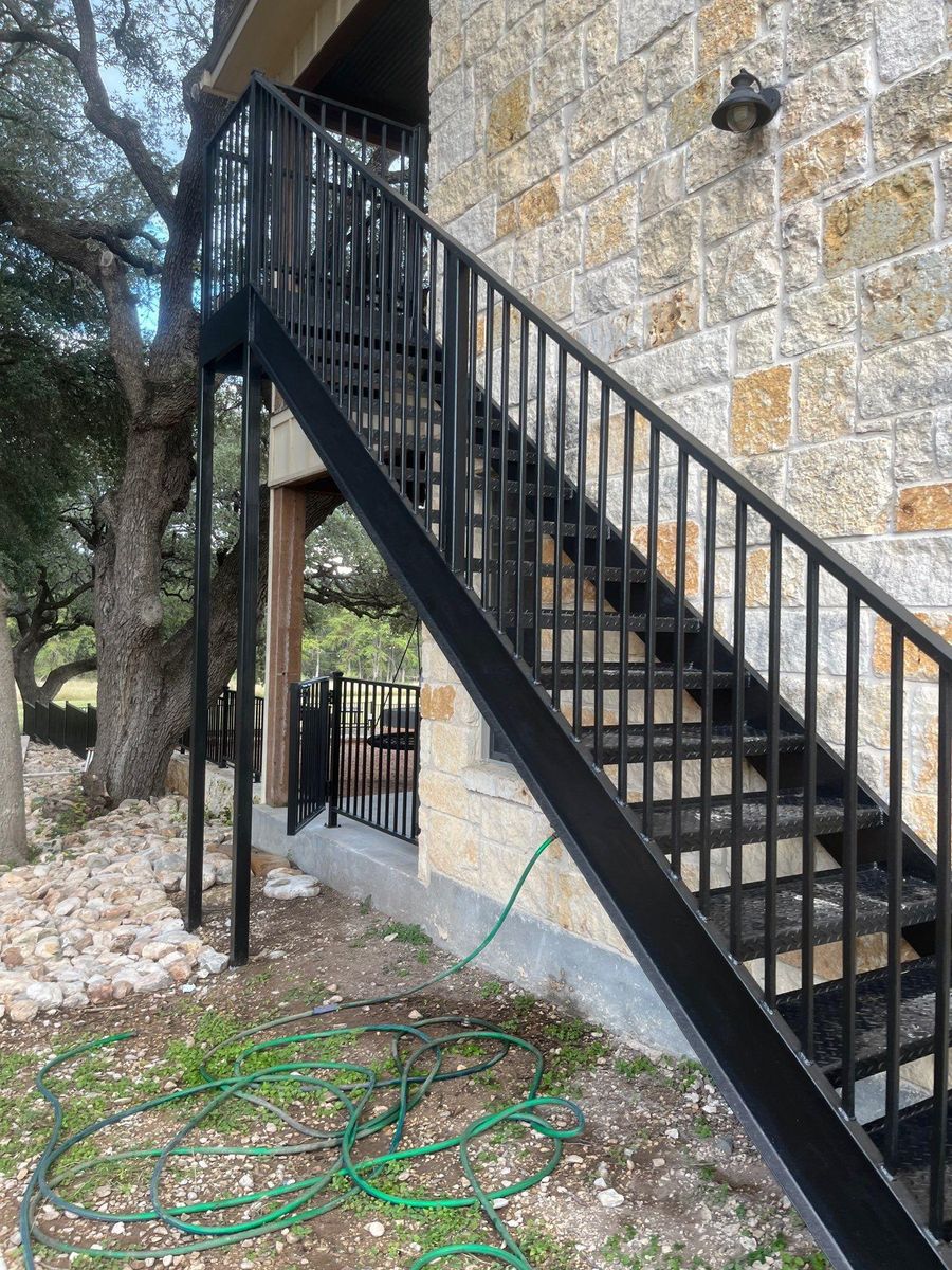 Custom Carpentry for De Leon Carpentry & Renovation  in Leakey, TX