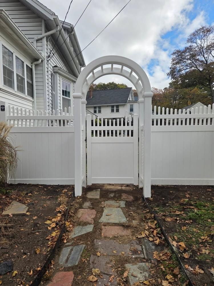 Gate Arbor for Azorean Fence in Peabody, MA