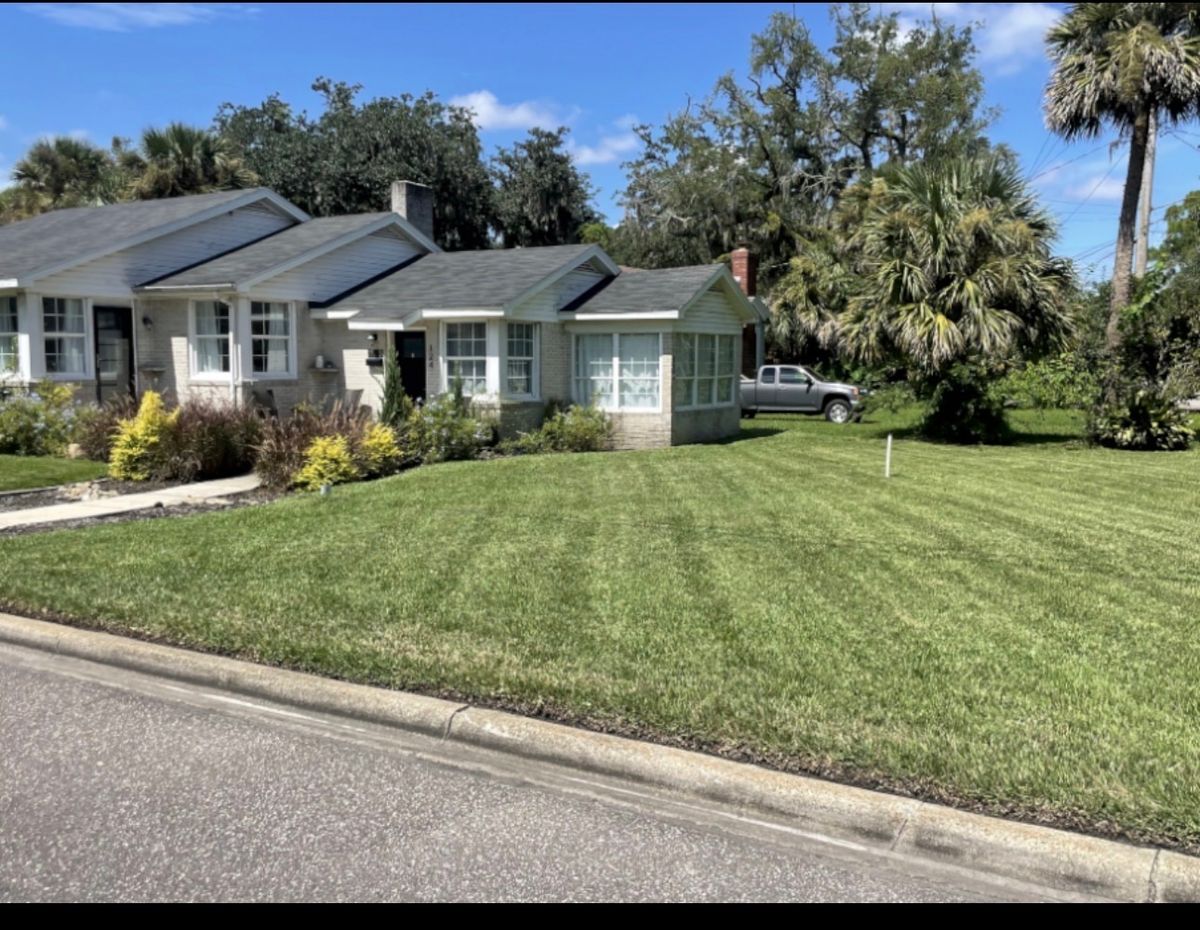 Lawn Care for River City Elite Contractors in Jacksonville, FL