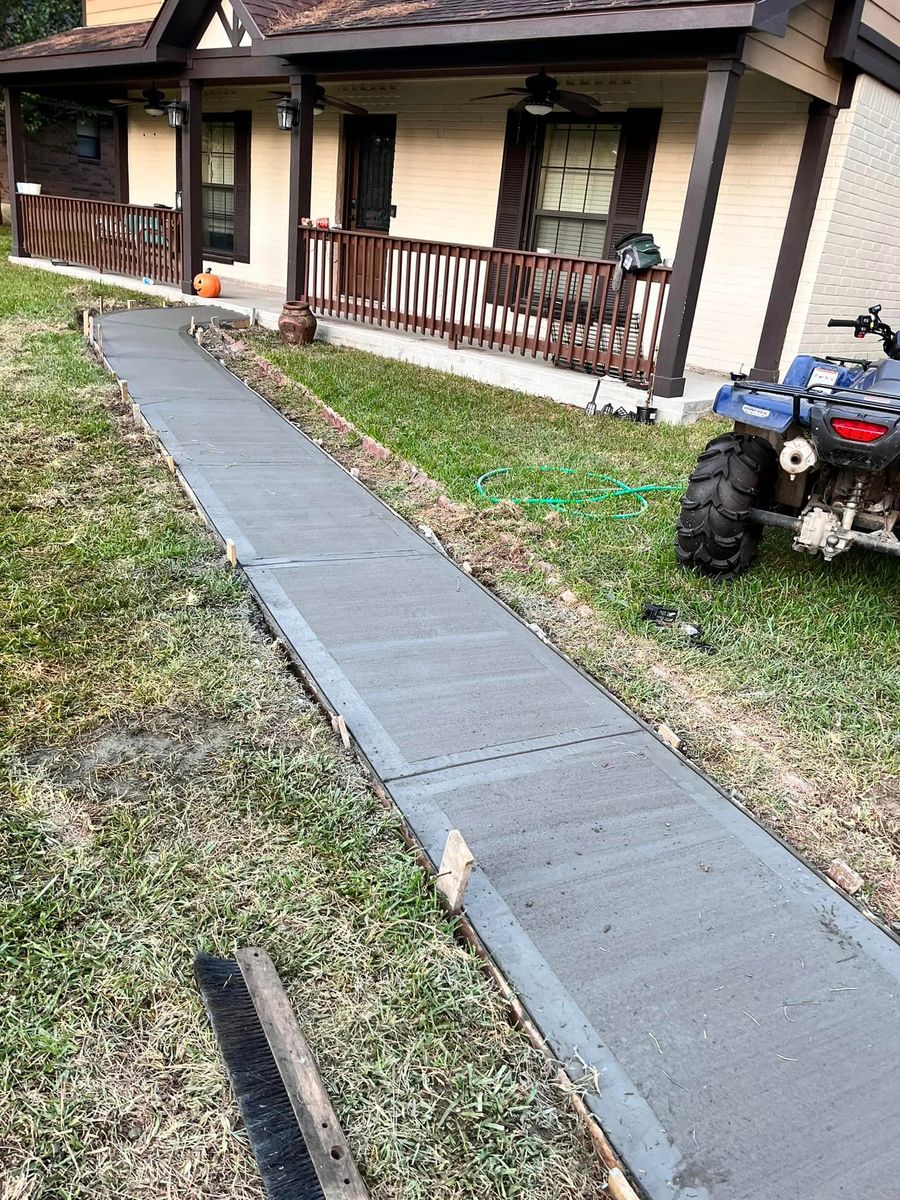 Sidewalk Installation for Delarosa Concrete & Stamping in Pearland, TX
