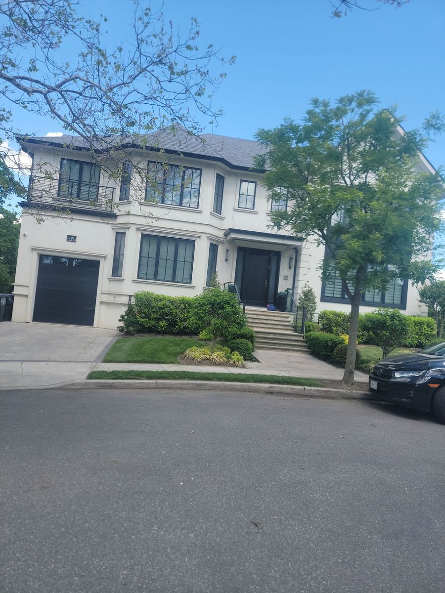 High-End Residential Landscape Maintenance for Elegant Lawns & Landscaping in New York, NY