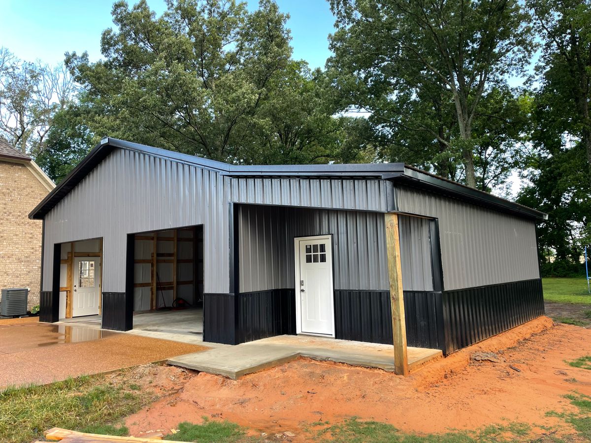 Custom Garages for Lumen Constructions in Lobelville, TN