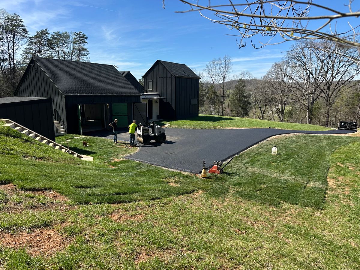 Asphalt Paving for Metzler Paving and Sealcoating LLC in Jacksboro, TN