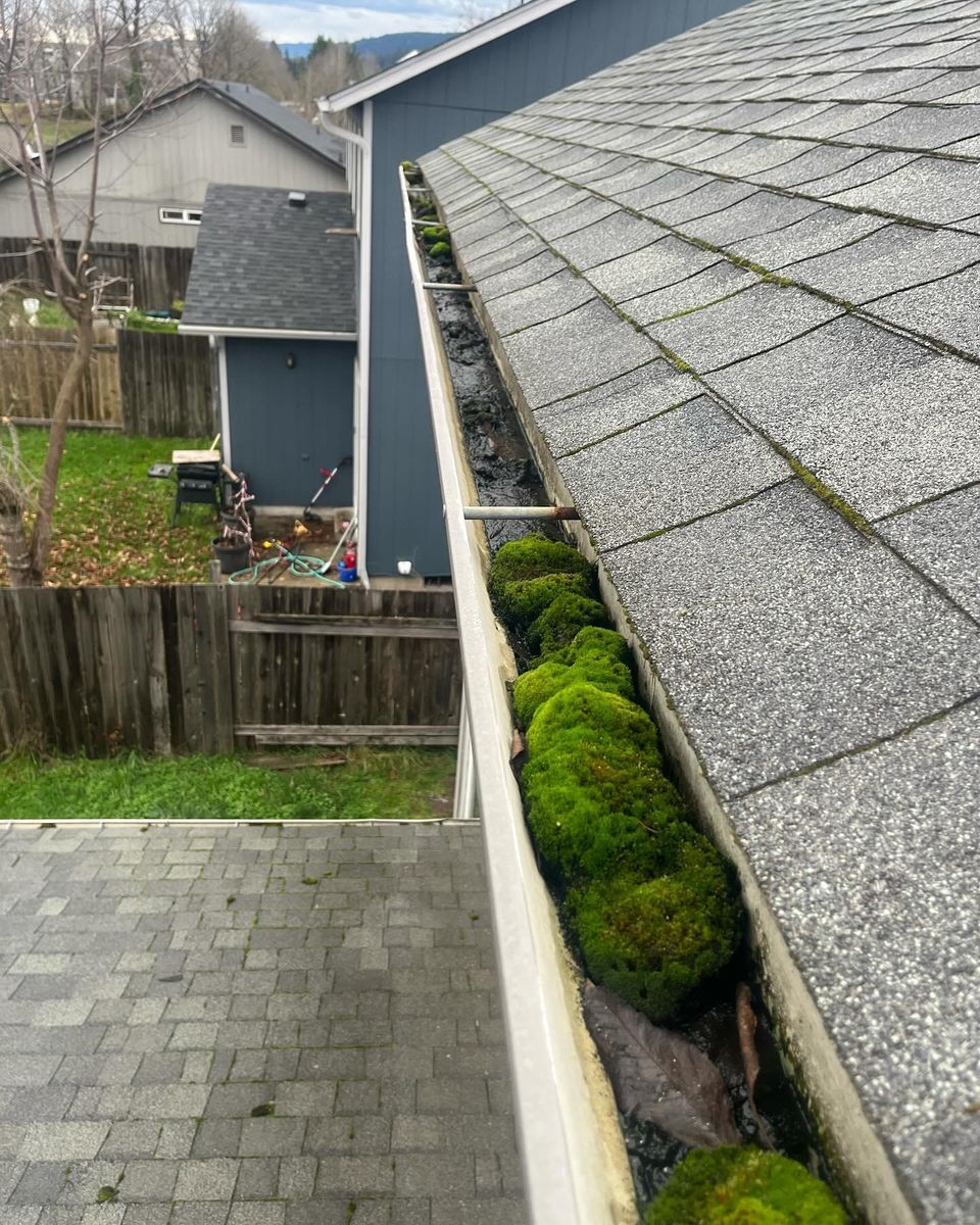 Gutter Cleaning for Oregon Shield Roofing and Construction LLC in Springfield , Oregon