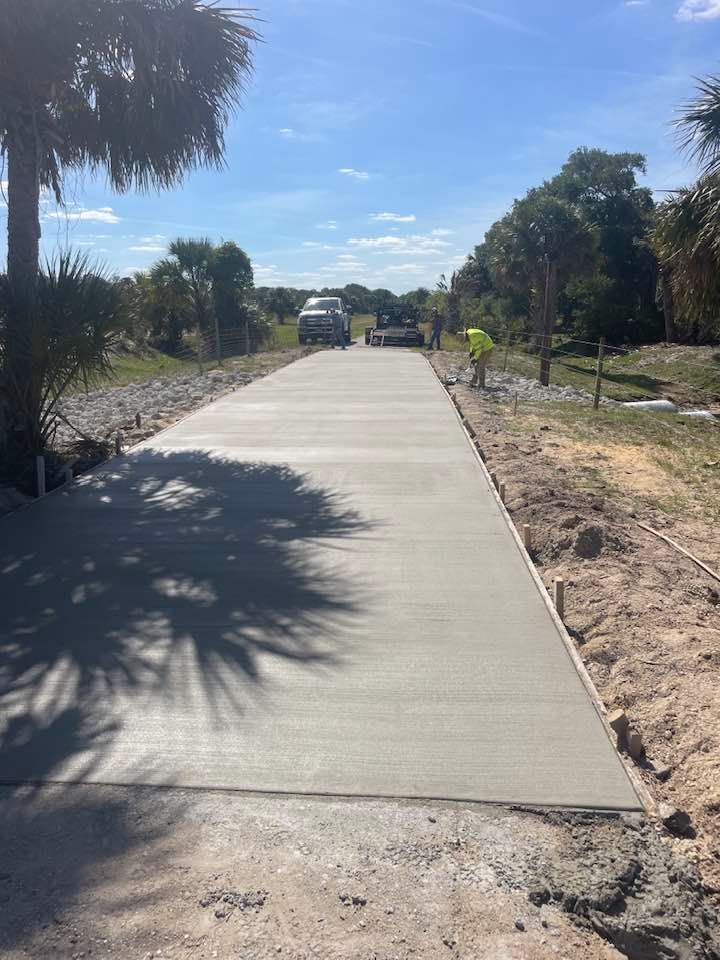 Concrete Driveways and Sidewalks for A Custom Curb & Borders in Sebring, FL