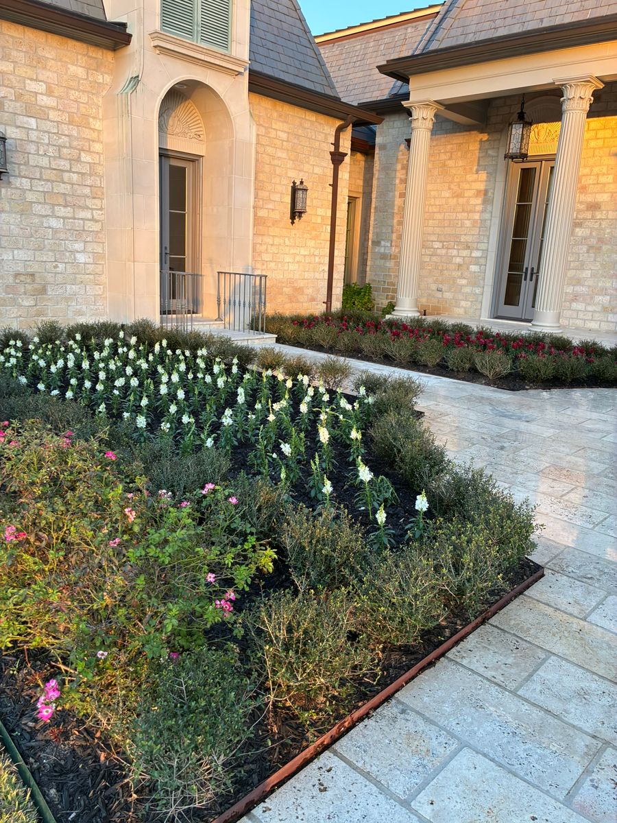 Mulch Installation for Texas Vision Lawn & Landscape in Beaumont, TX