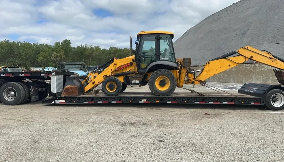 Equipment Hauling for Jeff Hall Trucking in Ligonier, IN