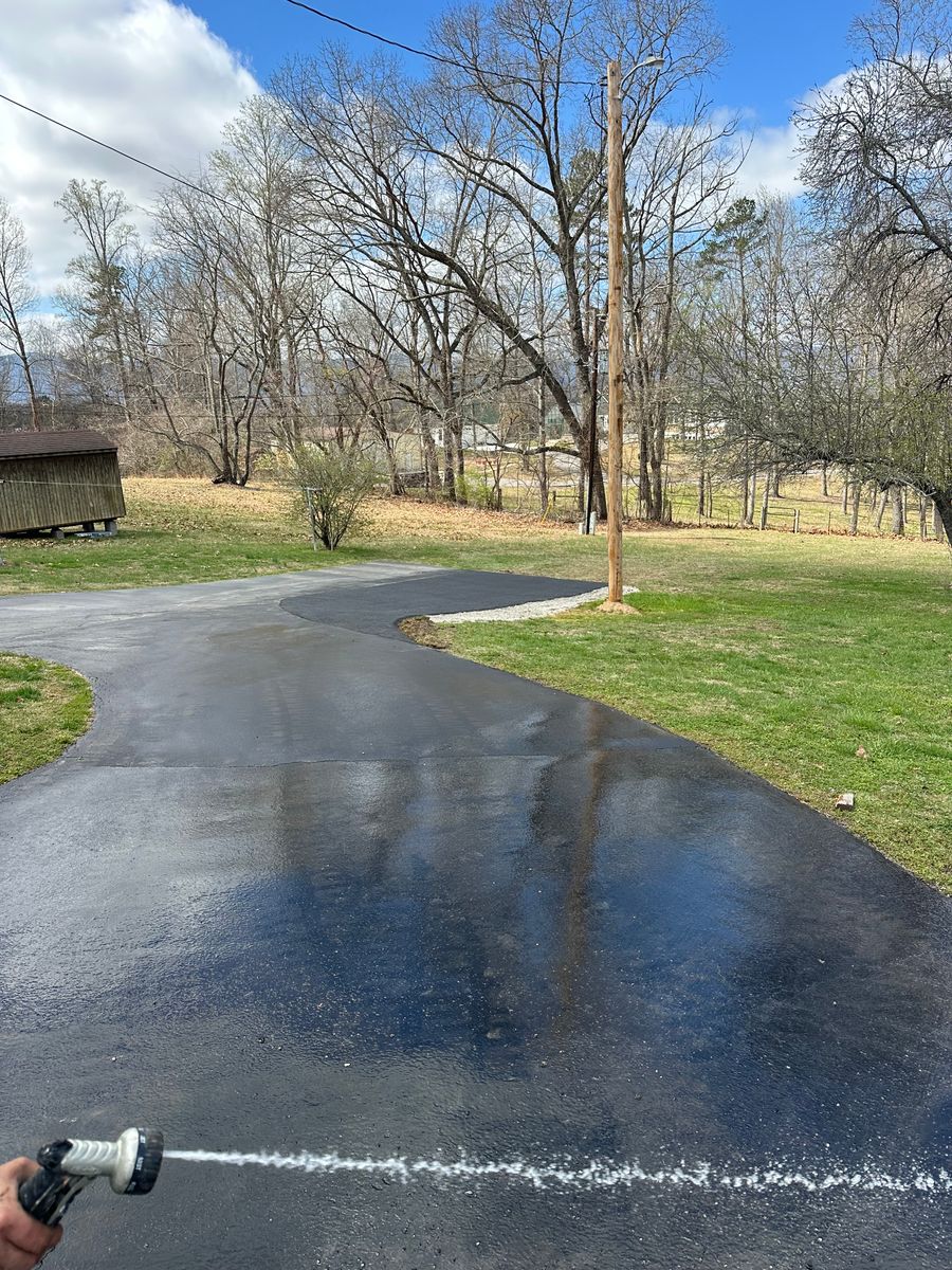 Asphalt Seal Coating for Metzler Paving and Sealcoating LLC in Jacksboro, TN