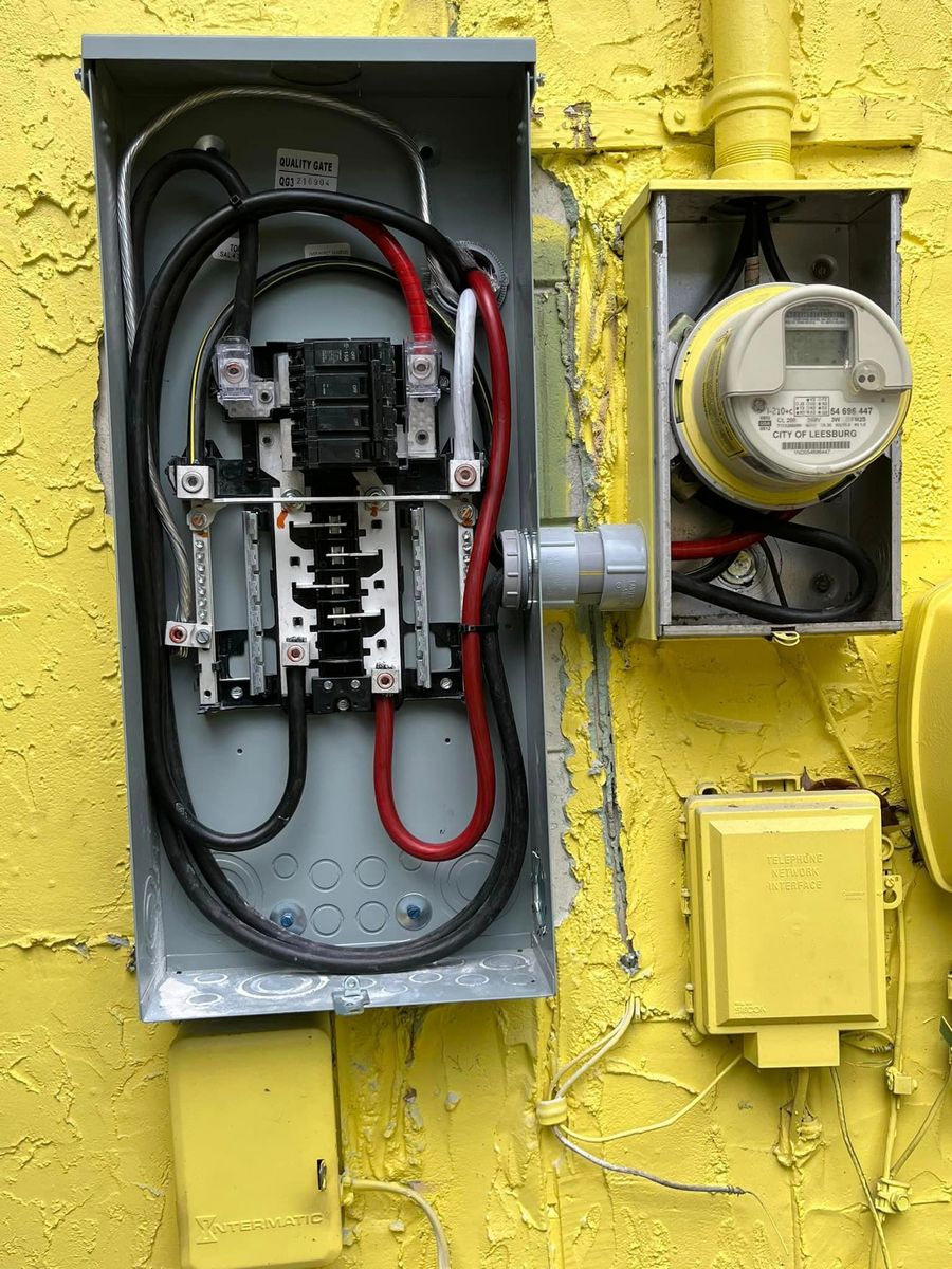 Circuit Breaker Installation and Repair for Manny’s 407 Eléctric Inc in St. Cloud, FL