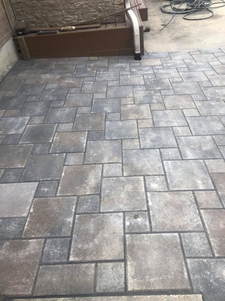 Commercial Patio Areas for K&R Landscaping - Commercial in Cincinnati, OH
