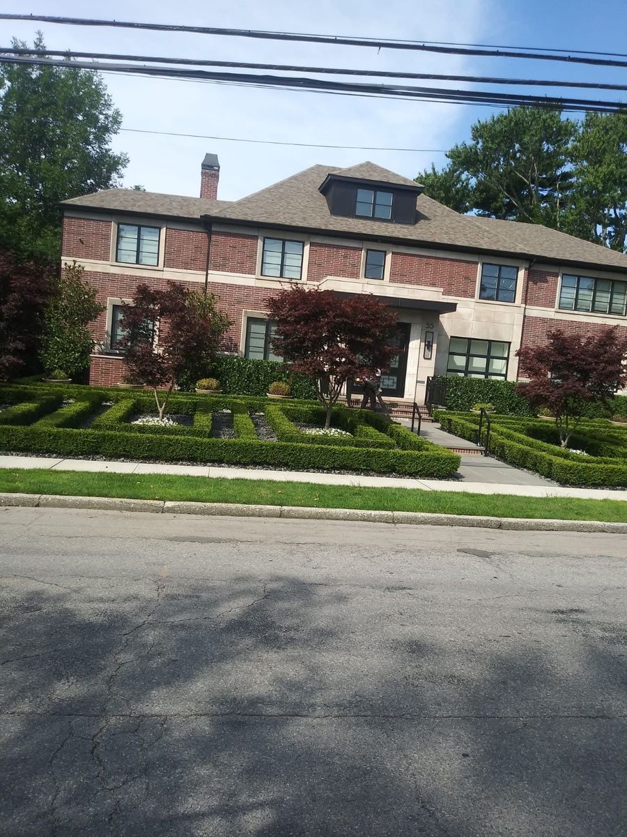High End Residential Design & Install for Elegant Lawns & Landscaping in Inwood, NY