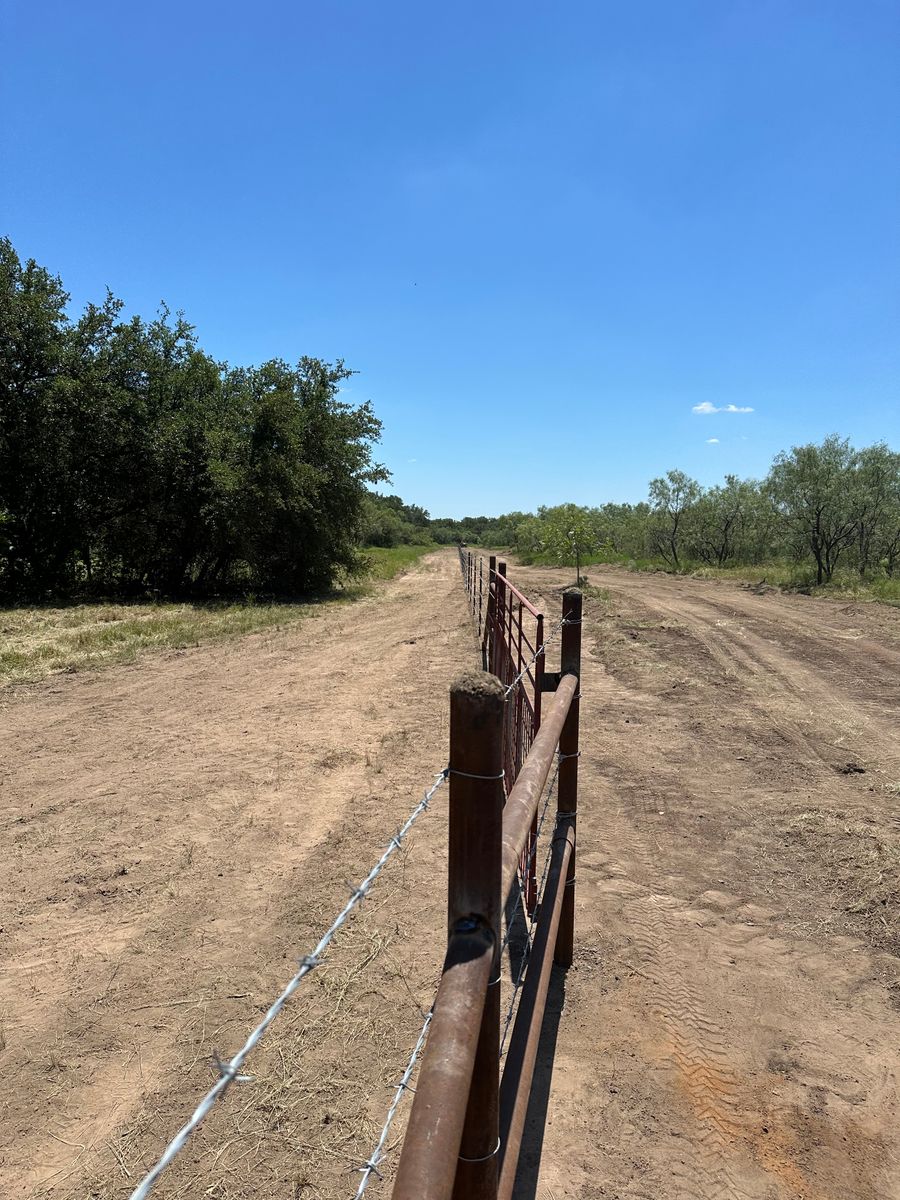 Barbed-Wire for 5-7 Fencing & Construction in Madisonville, TX