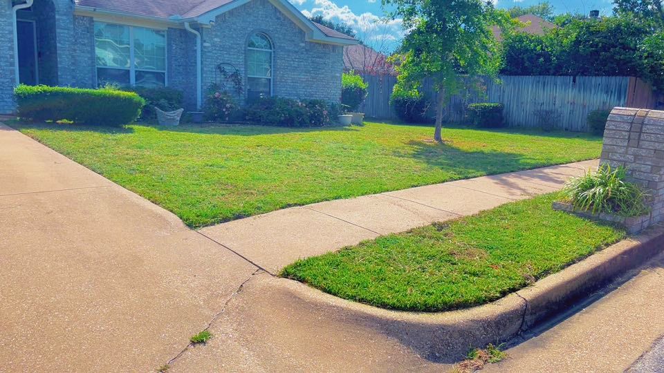 Lawn Maintenance for Green Space Service LLC in Tyler, TX