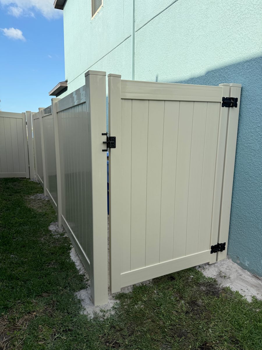 Gate Installation for Smith & Sons Fence Company in Riverview, FL