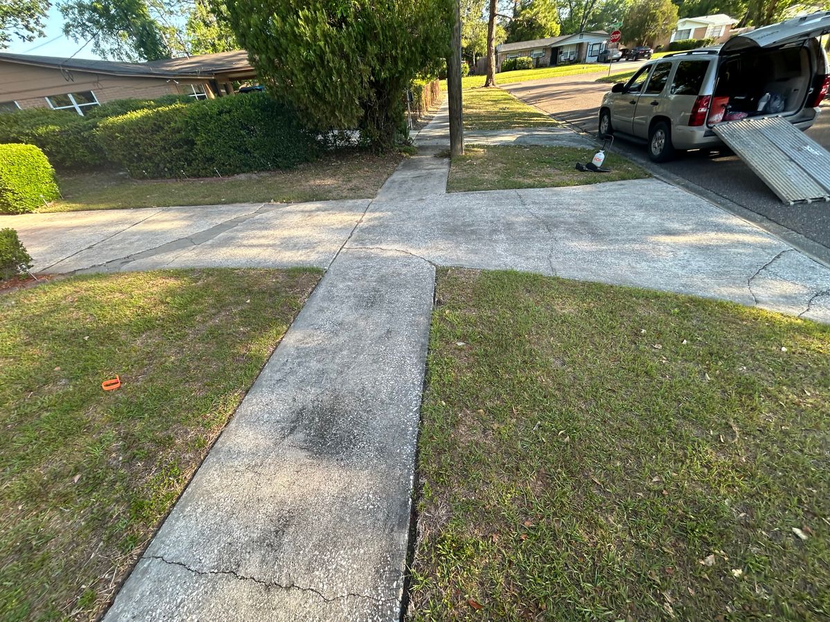 Driveway and Sidewalk Cleaning for Project Masters Group in Tampa, FL