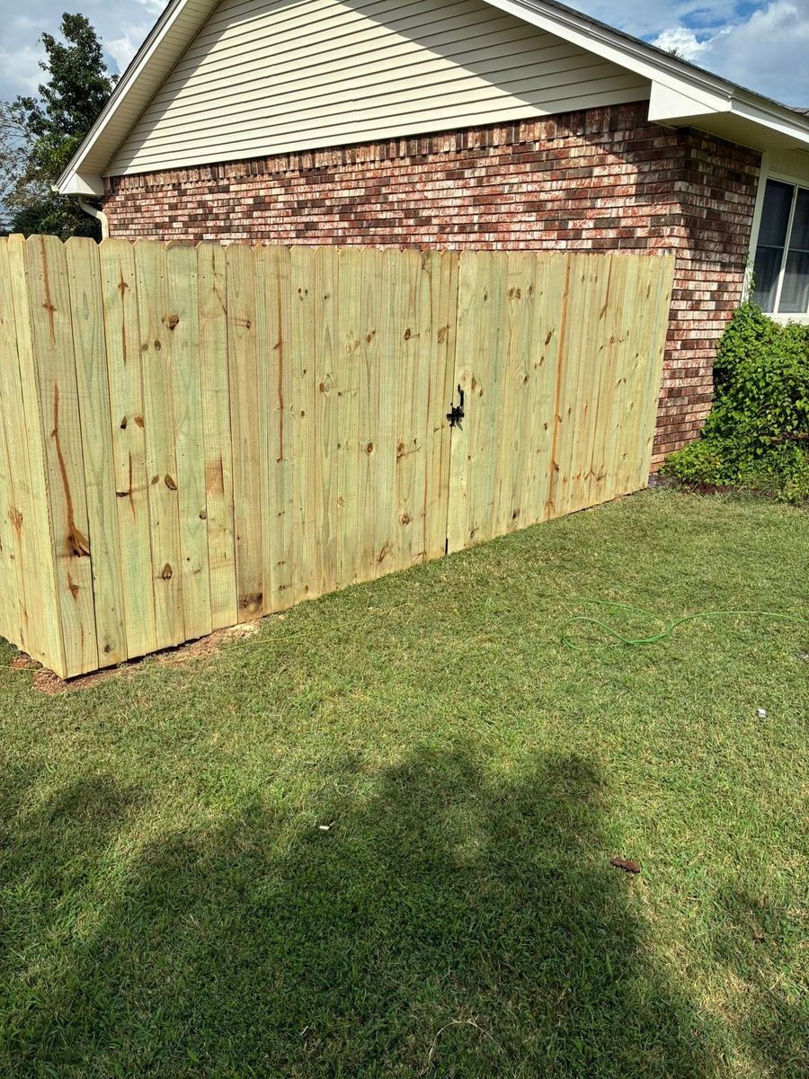 Fencing for Mo’ Joe Construction in Goshen, AR