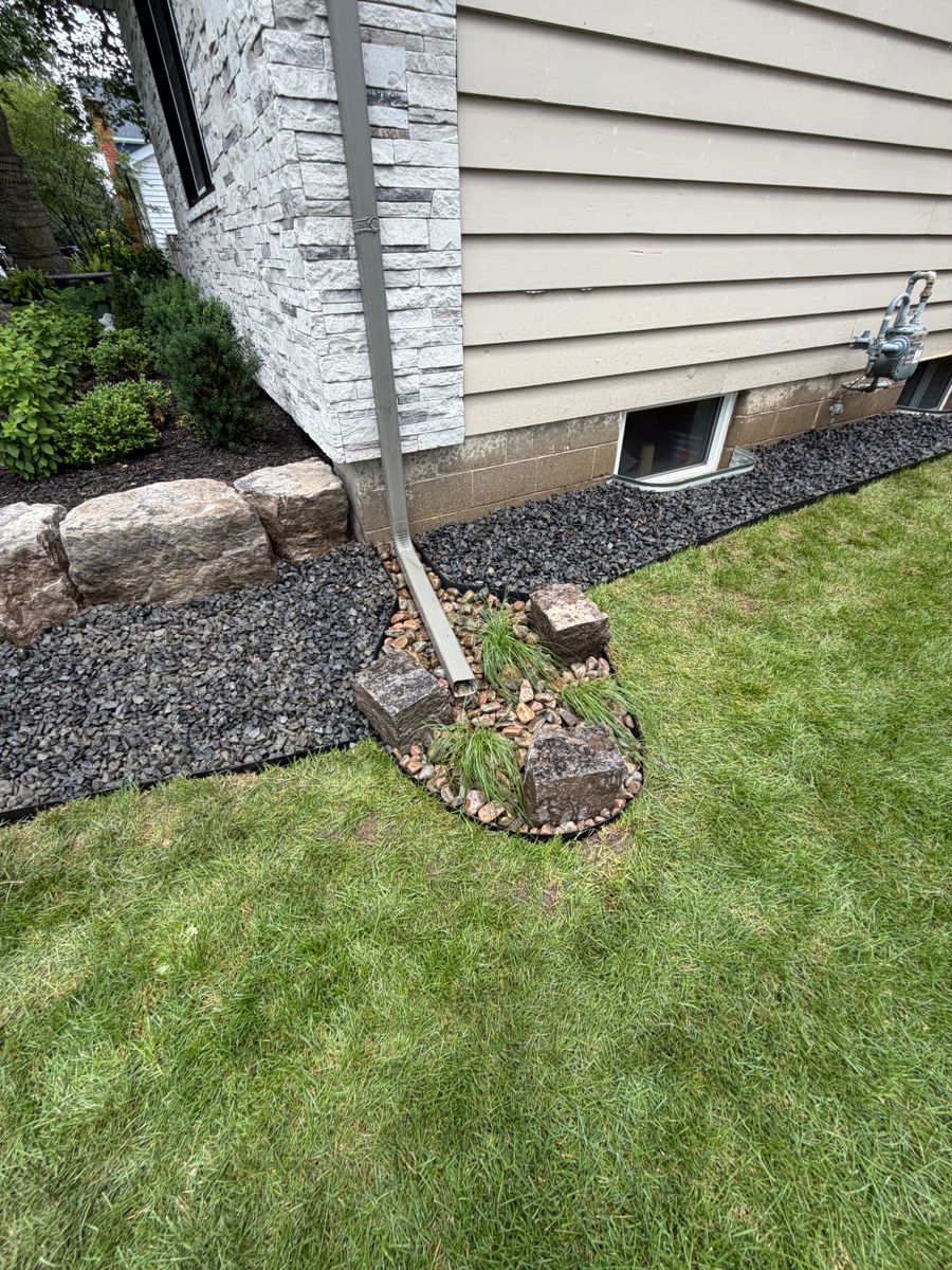 Interlocking & Natural Stone for Calderwood Landscape Design in Oakville, ON
