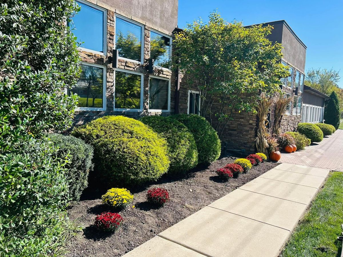 Weeding for The FAAR Group INC in Chalfont, PA