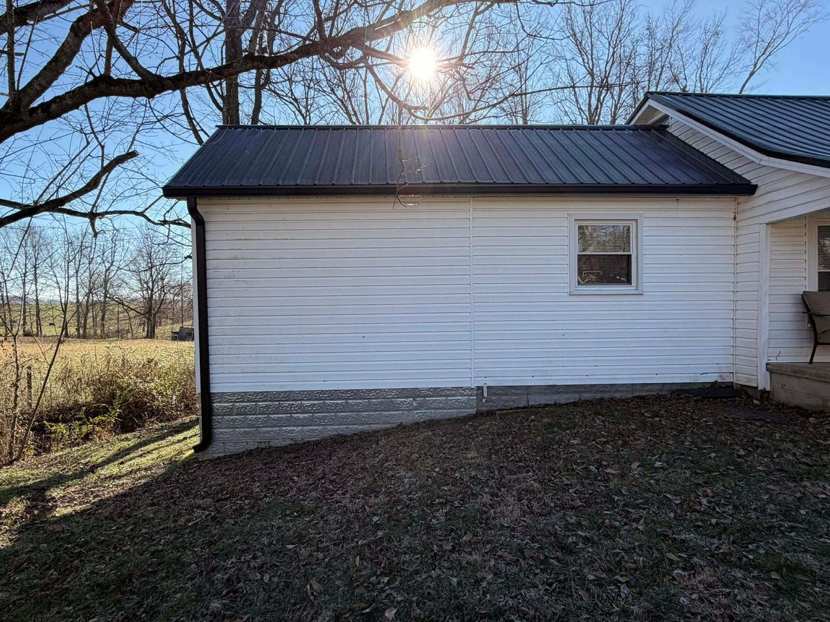 All forms of Siding metal and vynl for KY Gutter Pro & Specialty Roofing Systems in Monticello, KY