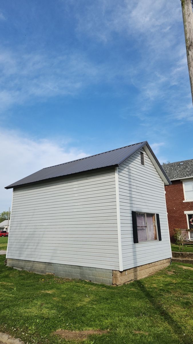 Siding for Top Hand Roofing and Gutter in Pomeroy, OH