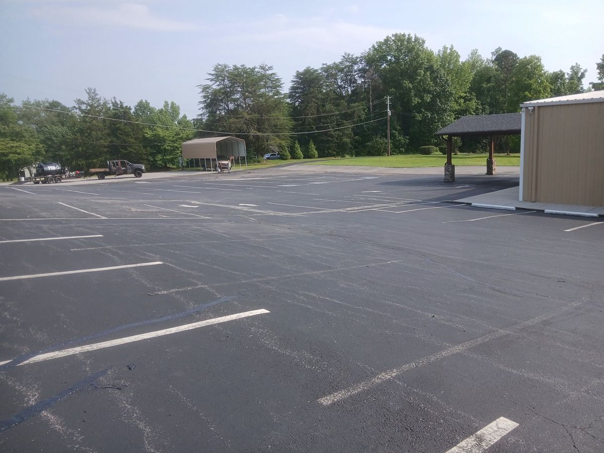 Line Striping for Asphalt Animals in Sevierville, TN