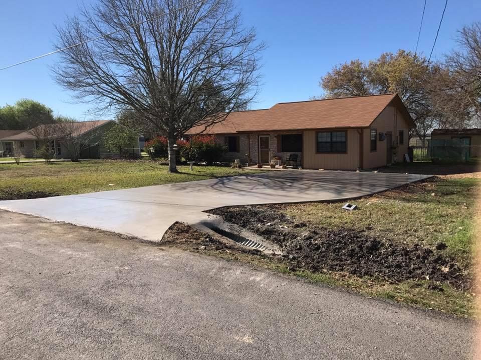 Driveways and Sidewalk Installation for United Concrete Construction L.L.C in San Marcos, TX