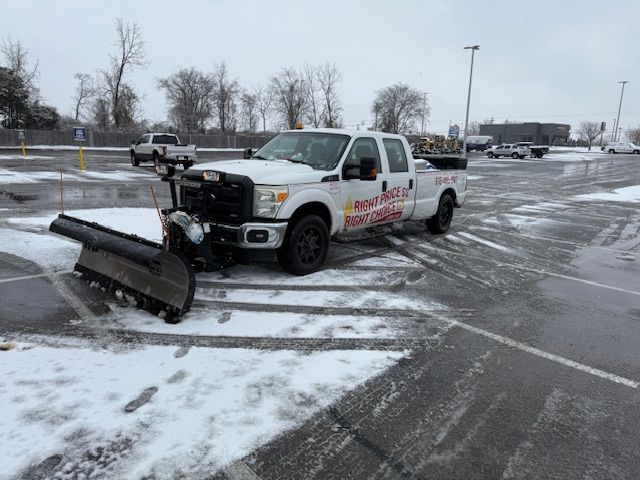 Snow Removal for The Right Price Right Choice Lawn Care Services in Murfreesboro, TN