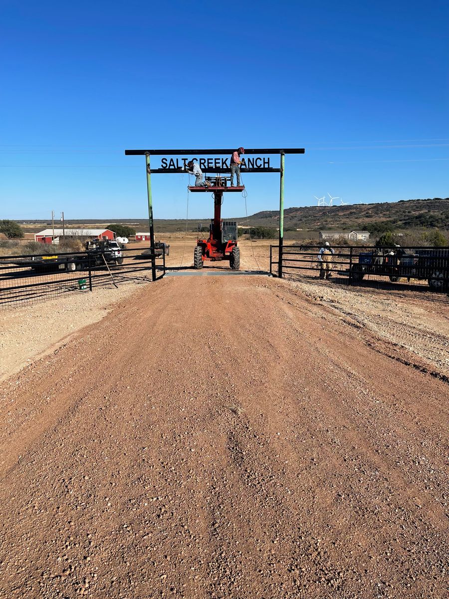 Custom Entrances for 5-7 Fencing & Construction in Madisonville, TX