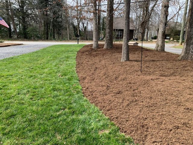 Mulch Installation for ValleyScapes Landscaping in Walden, TN