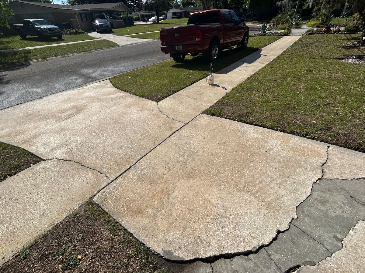 Driveway and Sidewalk Cleaning for Project Masters Group in Tampa, FL