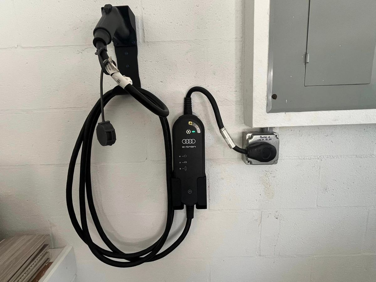 Electric Car Chargers for Manny’s 407 Eléctric Inc in St. Cloud, FL