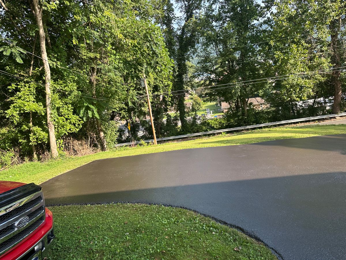 Asphalt Seal Coating for Metzler Paving and Sealcoating in Jacksboro, TN