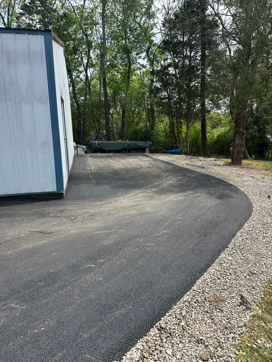 Asphalt Paving for Metzler Paving and Sealcoating LLC in Jacksboro, TN