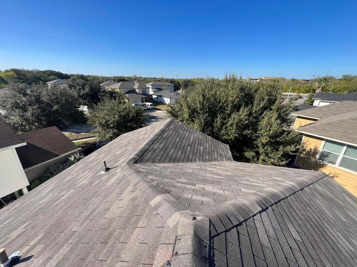 Roofing for Enriquez Home Improvement in San Antonio , TX