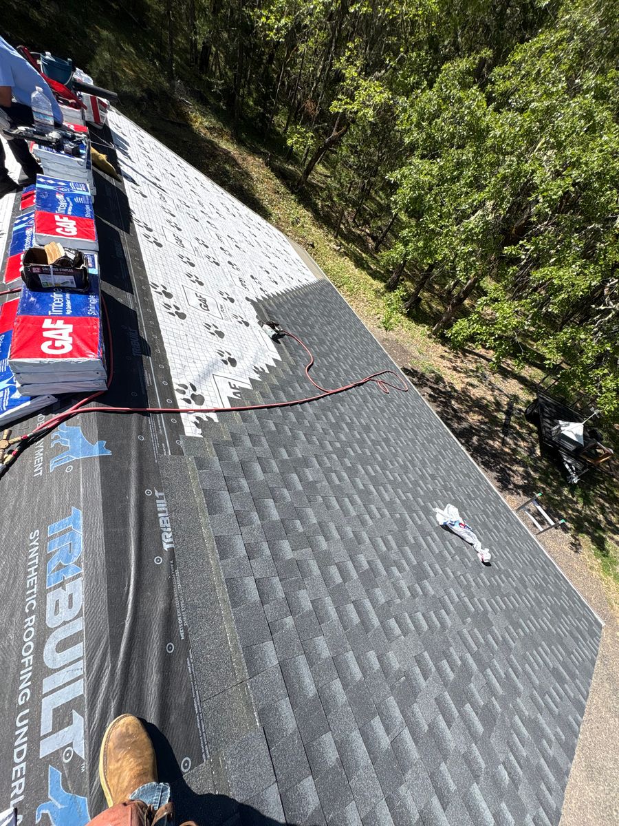 Roofing Installation for Crestwell Roofing Plus LLC in Grants Pass, OR