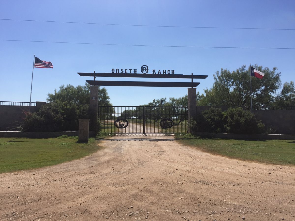 Custom Entrances for 5-7 Fencing & Construction in Madisonville, TX
