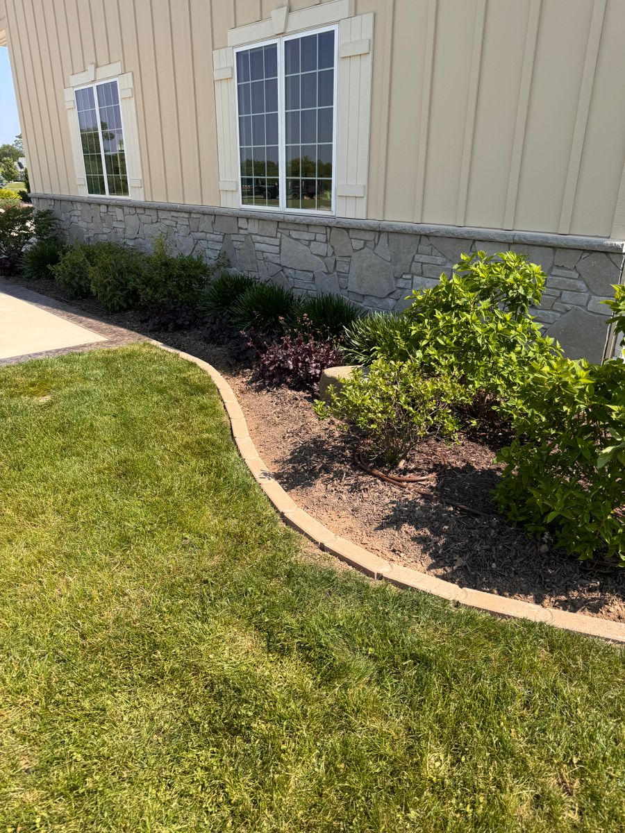 Edging and Mulch Installation for H&L Lawn Care LLC in Twin Lakes, WI