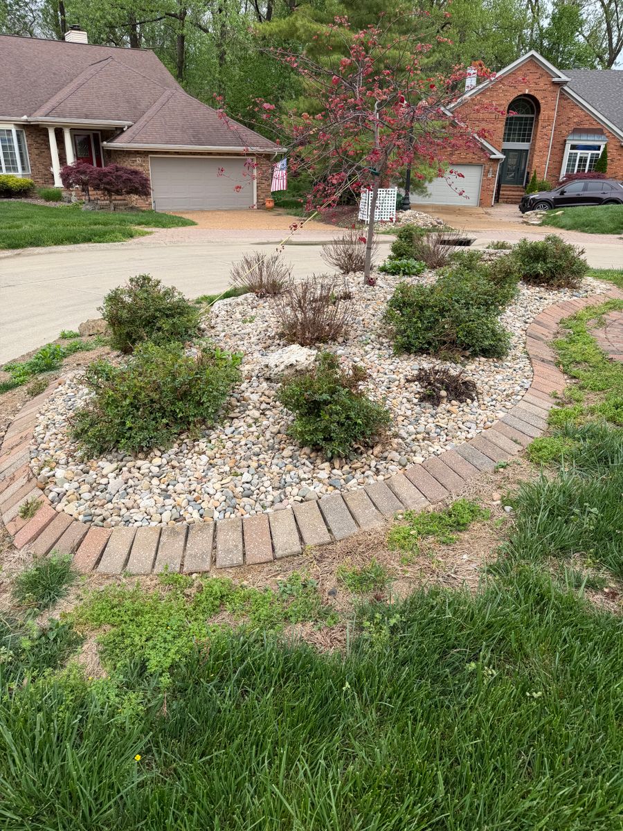 Landscape Installation for Mayfield Landscaping in Staunton, IL