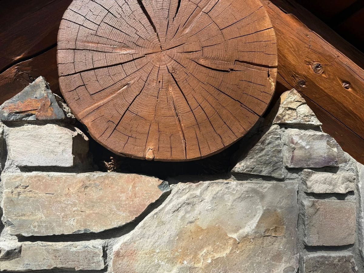 Log replacement and repair. for Wild West Log home specialists in Corvallis, MT